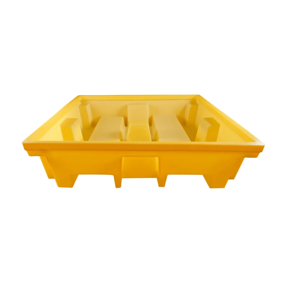 Os Pallets de contenção para 4 tambores ou Bacia de Contenção, são utilizados para evitar o derramamento de produtos químicos, eles proporcionam proteção necessária contra vazamentos ou rompimento em tambores. Produto fabricado pelo processo de Rotomoldagem Rotacional, sem soldas ou emendas. Suportam a grande maioria dos ácidos e possuem grelha dupla face removível, para facilitar a limpeza. PERFIL BAIXO: Medidas: 1360mm (L) x 1360mm (C) x 210mm (A). Capacidade de contenção: 150 litros. Peso da peça: 37 kg. Cores: Amarelo e Laranja. Matéria Prima: Polietileno de Alta Densidade. Pode ser movimentado em paleteira. PERFIL MÉDIO: Medidas: 1360mm (L) x 1360mm (C) x 330mm (A). Capacidade de contenção: 380 litros. Peso da peça: 43 kg. Cores: Amarelo e Laranja. Matéria Prima: Polietileno de Alta Densidade. Pode ser movimentado em paleteira. PERFIL ALTO: Medidas: 1360mm (L) x 1360mm (C) x 450mm (A). Capacidade de contenção: 420 litros. Peso da peça: 47 kg. Cores: Amarelo e Laranja. Matéria Prima: Polietileno de Alta Densidade. Pode ser movimentado em paleteira.