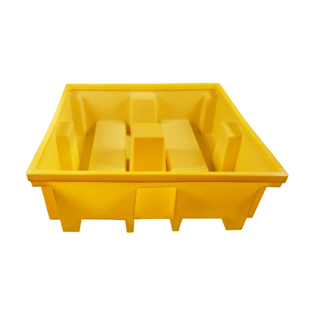 Os Pallets de contenção para 4 tambores ou Bacia de Contenção, são utilizados para evitar o derramamento de produtos químicos, eles proporcionam proteção necessária contra vazamentos ou rompimento em tambores. Produto fabricado pelo processo de Rotomoldagem Rotacional, sem soldas ou emendas. Suportam a grande maioria dos ácidos e possuem grelha dupla face removível, para facilitar a limpeza. PERFIL BAIXO: Medidas: 1360mm (L) x 1360mm (C) x 210mm (A). Capacidade de contenção: 150 litros. Peso da peça: 37 kg. Cores: Amarelo e Laranja. Matéria Prima: Polietileno de Alta Densidade. Pode ser movimentado em paleteira. PERFIL MÉDIO: Medidas: 1360mm (L) x 1360mm (C) x 330mm (A). Capacidade de contenção: 380 litros. Peso da peça: 43 kg. Cores: Amarelo e Laranja. Matéria Prima: Polietileno de Alta Densidade. Pode ser movimentado em paleteira. PERFIL ALTO: Medidas: 1360mm (L) x 1360mm (C) x 450mm (A). Capacidade de contenção: 420 litros. Peso da peça: 47 kg. Cores: Amarelo e Laranja. Matéria Prima: Polietileno de Alta Densidade. Pode ser movimentado em paleteira.